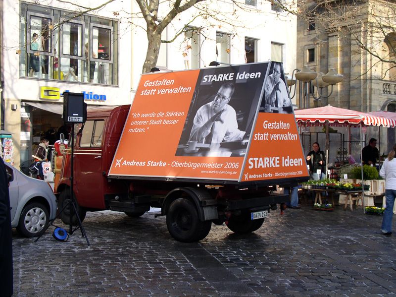 Mobile Wahlkampfwerbung für Messestände